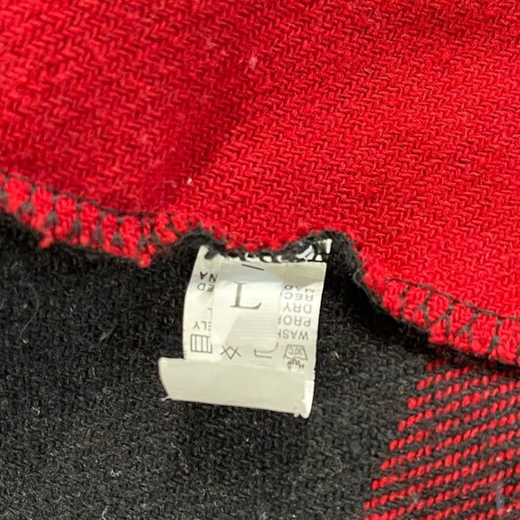 Women's Red Black Buffalo Plaid Sleeveless Vest Cardigan Size L - Picture 2 of 6